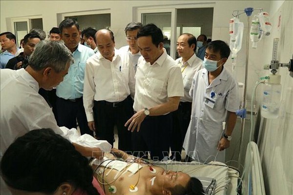 Vụ nổ súng ở Đắk Lắk: Phó Thủ tướng Trần Lưu Quang thăm, viếng, động viên gia đình các nạn nhân - Anh 1