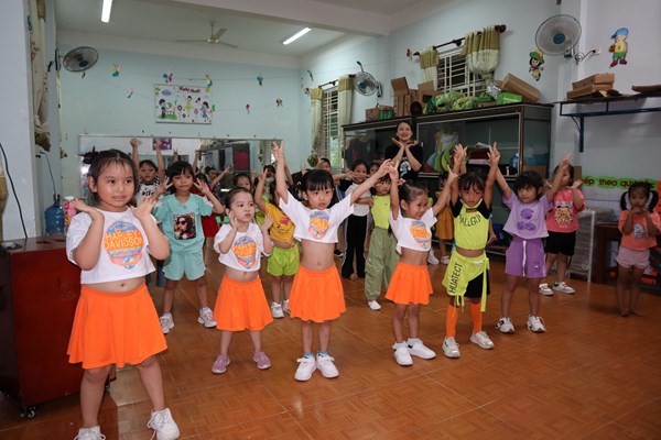 Sôi nổi hoạt động hè cho trẻ em miền núi Trà Bồng - Anh 3