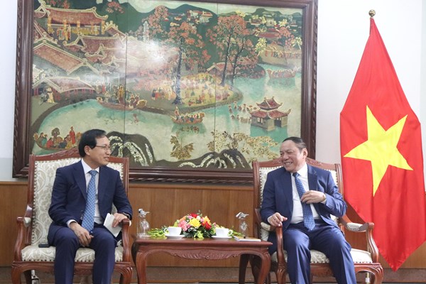 Bộ trưởng Nguyễn Văn Hùng đề nghị Samsung Việt Nam hỗ trợ xây dựng chuyên mục 