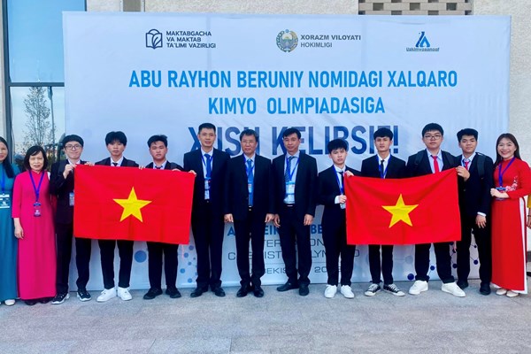 Đoàn Việt Nam xếp thứ nhất toàn đoàn tại Kỳ thi Olympic Hóa học Quốc tế - Anh 1