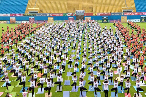 Bình Dương: Hơn 1.000 người tham gia đồng diễn Ngày Quốc tế Yoga - Anh 2