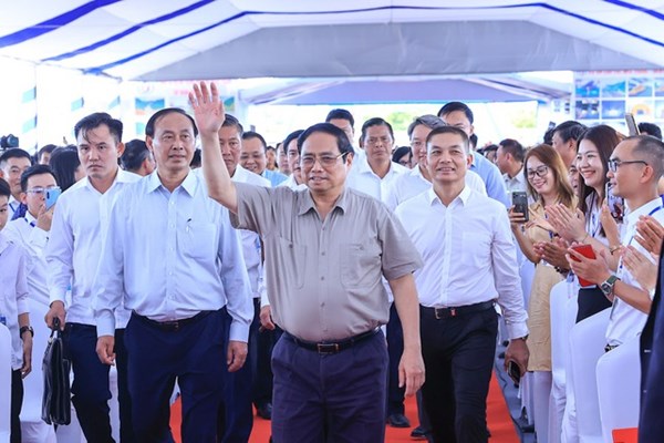 Thủ tướng Phạm Minh Chính dự lễ khởi công và khánh thành nhiều tuyến cao tốc - Anh 1