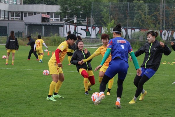 Tuyển nữ Việt Nam chuẩn bị cho trận giao hữu với U23 Ba Lan - Anh 1
