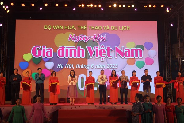 Ngày Gia đình Việt Nam 28.6: Gắn kết những yêu thương - Anh 1