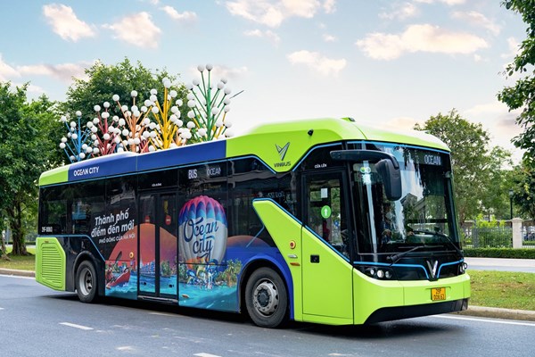 ﻿Vingroup tổ chức hàng trăm chuyến VinBus miễn phí tới Mega Grand World Hà Nội - Anh 2