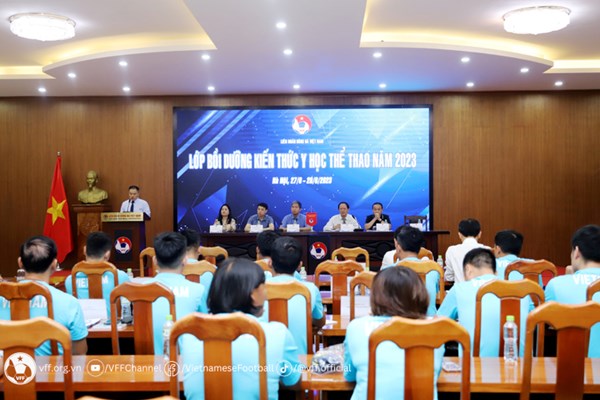 Bóng đá Việt Nam chú trọng kiến thức y học thể thao - Anh 1