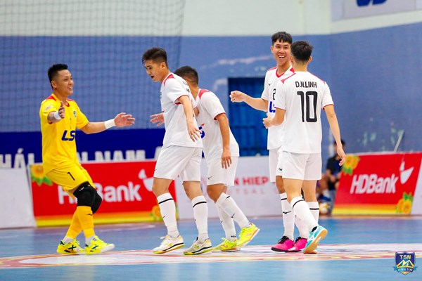Các đội bóng mạnh toàn thắng trong ngày khai màn lượt về giải Futsal VĐQG - Anh 3