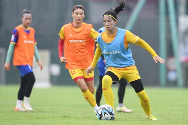 Tuyển nữ Việt Nam ưu tiên những cầu thủ đá được nhiều vị trí - Anh 1