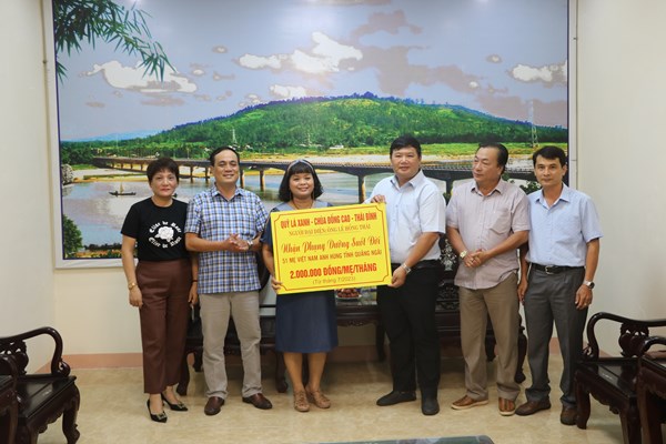 Thăm và trao tiền phụng dưỡng cho 86 Mẹ Việt Nam anh hùng tại Quảng Ngãi - Anh 1