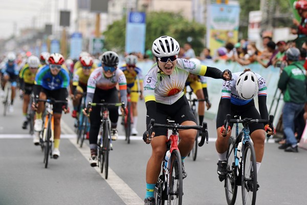 Tuyển thủ quốc gia Thuỳ Trang thắng chặng 2 Giải xe đạp nữ toàn quốc mở rộng An Giang 2023 - Anh 2