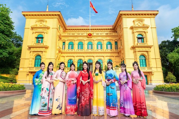 Phát huy, quảng bá áo dài Việt Nam với bộ sưu tập “Việt Nam gấm hoa” - Anh 2