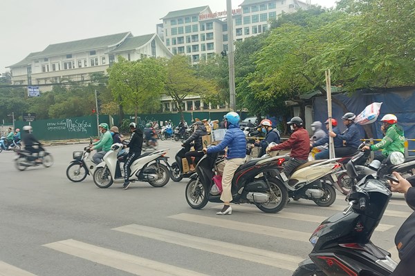 Xe đưa đón học sinh mầm non trên 24 chỗ: Tối thiểu phải có hai người quản lý - Anh 1