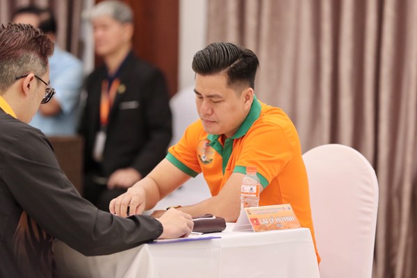 Cựu vô địch Việt Nam đại chiến kỳ vương Trung Quốc tại bán kết giải cờ tướng quốc tế Phương Trang 2023 - Anh 3