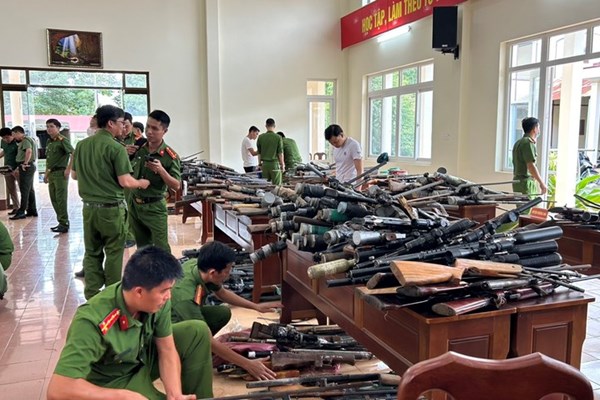 Đắk Lắk: Người dân giao nộp hơn 4.500 vũ khí các loại - Anh 2