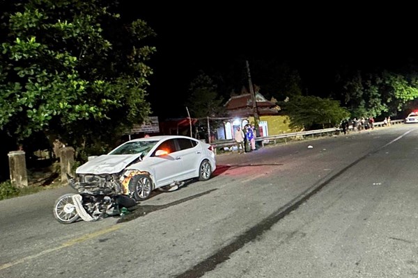 Thanh niên lái ô tô gây tai nạn liên hoàn làm năm người thương vong - Anh 1