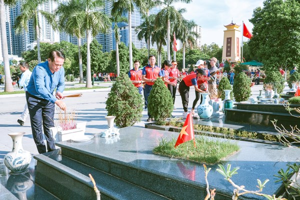 200 VĐV, HLV dâng hương tưởng nhớ các anh hùng, liệt sĩ trước thềm Asian Games 19 - Anh 3