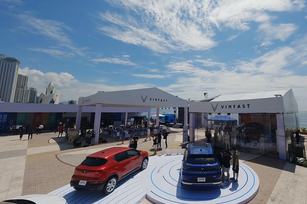 Xe điện VinFast thu hút khách hàng bằng chính sách hấp dẫn, hậu mãi đặc biệt - Anh 1