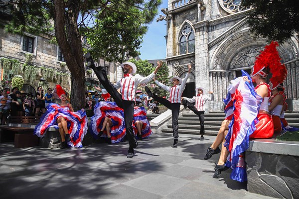 Lễ hội Văn hóa Việt Pháp lần đầu tiên tại Sun World Ba Na Hills - Anh 3