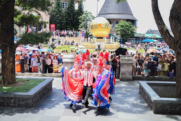 Lễ hội Văn hóa Việt Pháp lần đầu tiên tại Sun World Ba Na Hills - Anh 1