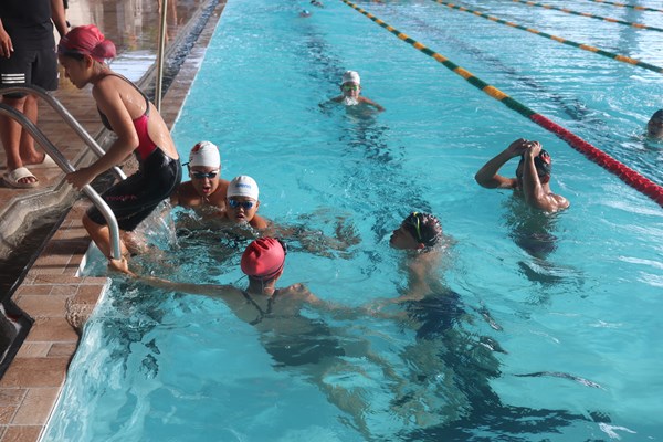 Đà Nẵng: Phát động toàn dân tập luyện bơi để phòng, chống đuối nước - Anh 1