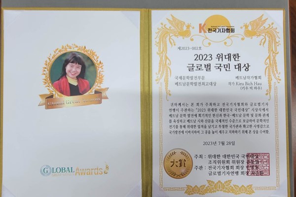 Hai nữ nhà văn Việt Nam được trao Giải thưởng lớn Hàn Quốc năm 2023 - Anh 2