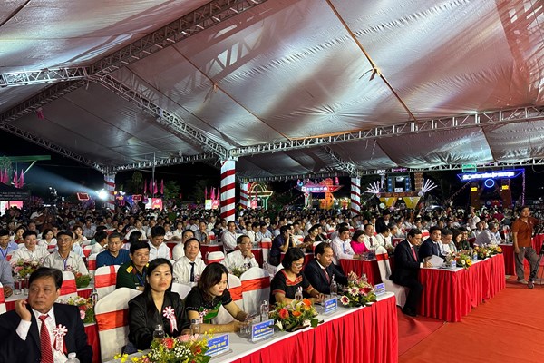 Long trọng  Khai mạc Lễ hội Sâm Ngọc Linh lần thứ 5 và Kỷ niệm 20 năm tái lập huyện Nam Trà My - Anh 1