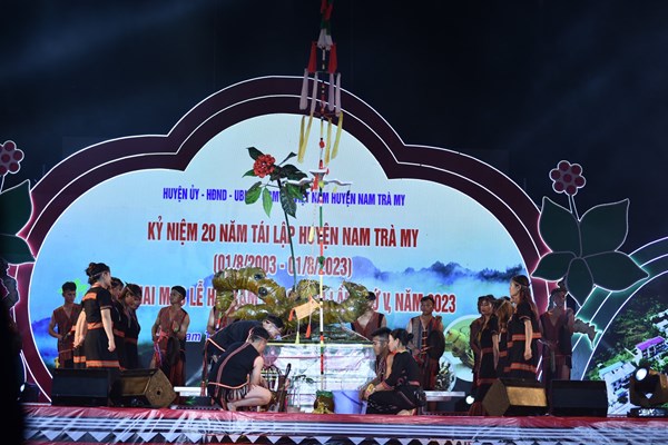 Long trọng  Khai mạc Lễ hội Sâm Ngọc Linh lần thứ 5 và Kỷ niệm 20 năm tái lập huyện Nam Trà My - Anh 2