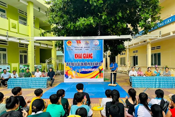Bộ đội Biên phòng Quảng Ngãi dạy võ miễn phí cho học sinh - Anh 1