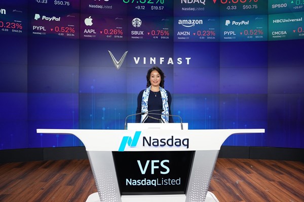 VinFast chính thức niêm yết trên Nasdaq Global Select Market giá trị vốn hóa hơn 23 tỉ USD - Anh 1