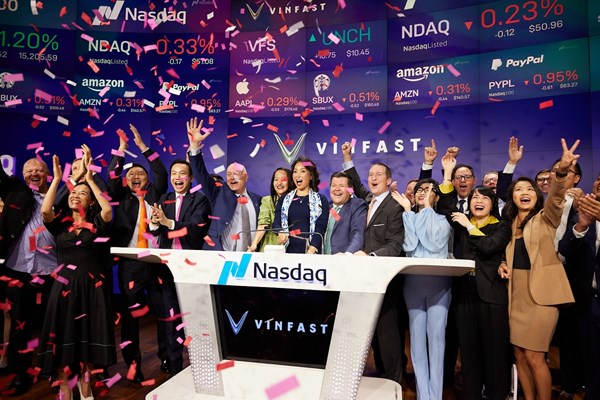 VinFast chính thức niêm yết trên Nasdaq Global Select Market giá trị vốn hóa hơn 23 tỉ USD - Anh 3
