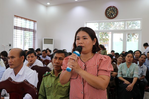Bí Thư Tỉnh ủy Quảng Ngãi đối thoại với cán bộ, nhân dân huyện miền núi Trà Bồng - Anh 2