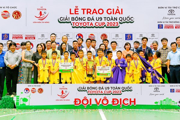 U9 Hà Nội lên ngôi vô địch giải bóng đá U9 toàn quốc - Anh 1