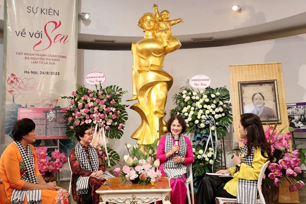 Trao tặng Bảo tàng Phụ nữ tranh chân dung nữ tướng Nguyễn Thị Định làm từ lá sen - Anh 5
