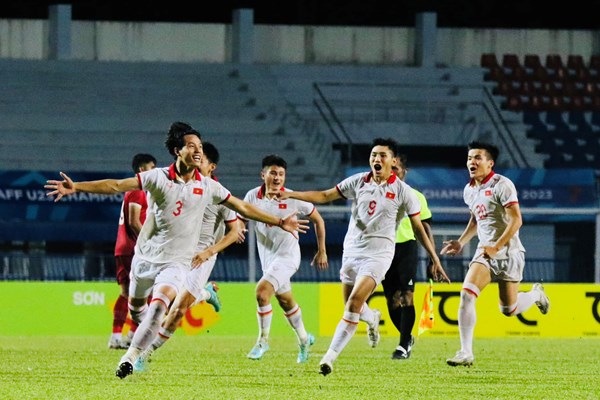 Vô địch Đông Nam Á, U23 Việt Nam được VFF thưởng 1,8 tỉ đồng - Anh 1