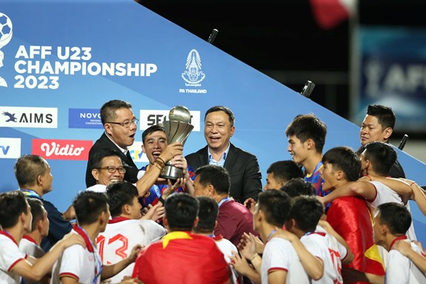 Vô địch Đông Nam Á, U23 Việt Nam được VFF thưởng 1,8 tỉ đồng - Anh 2