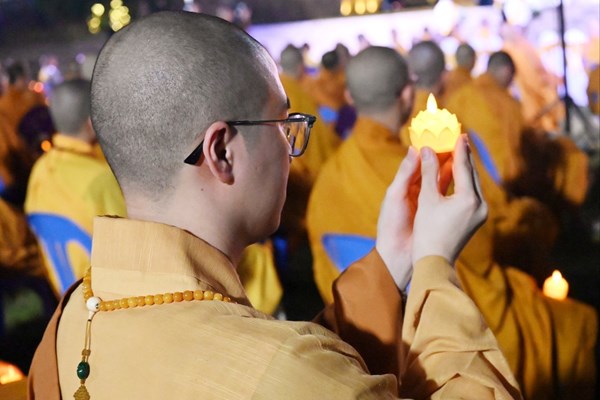 Hàng trăm tăng, ni, sinh Học viện Phật giáo Việt Nam trang trọng cử hành lễ Vu Lan báo hiếu - Anh 7