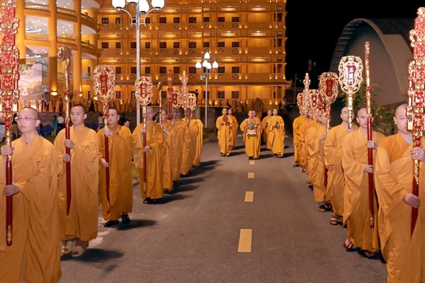 Hàng trăm tăng, ni, sinh Học viện Phật giáo Việt Nam trang trọng cử hành lễ Vu Lan báo hiếu - Anh 1