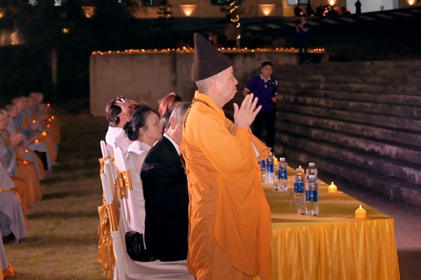 Hàng trăm tăng, ni, sinh Học viện Phật giáo Việt Nam trang trọng cử hành lễ Vu Lan báo hiếu - Anh 2