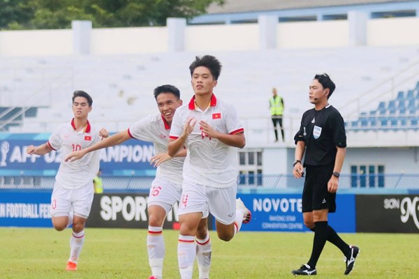 Phát hành bán vé vòng loại U23 châu Á tại Phú Thọ - Anh 1