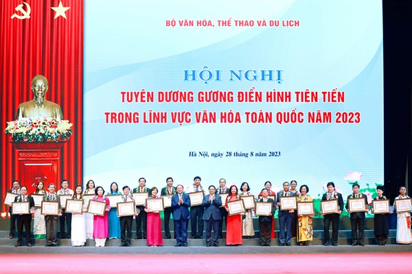 Thủ tướng Phạm Minh Chính: Khơi dậy tinh thần yêu nước, trách nhiệm, sáng tạo của cán bộ ngành VHTTDL - Anh 2