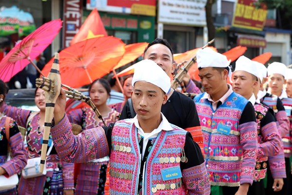 Du lịch dịp nghỉ lễ Quốc khánh: Phong phú, sôi động trên khắp mọi miền - Anh 1