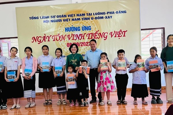 Ngày “Tôn vinh Tiếng Việt” tại Lào