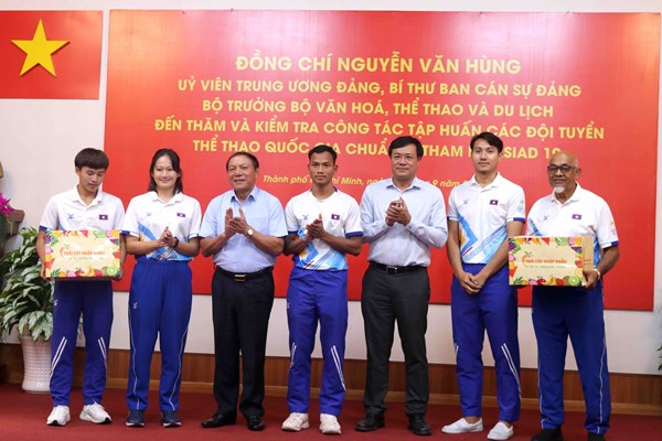 Bộ trưởng Nguyễn Văn Hùng thăm và động viên các VĐV, HLV Trung tâm HLTTQG TP.HCM chuẩn bị cho Asian Games 19 - Anh 9