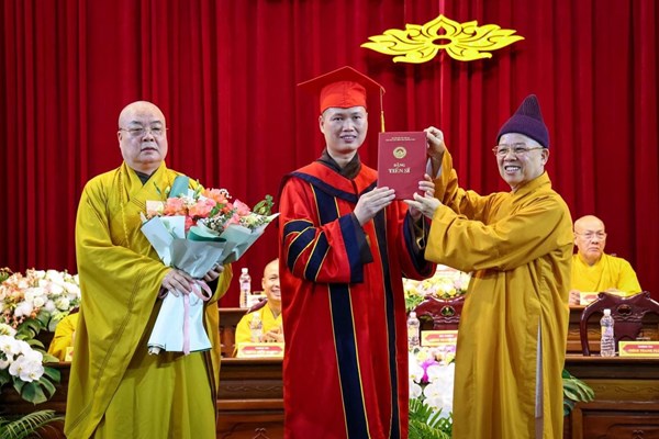 Học viện Phật giáo Việt Nam tại Hà Nội: Trao Bằng Tiến sĩ Phật học đầu tiên - Anh 1