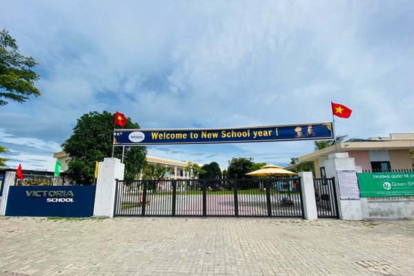 Quảng Nam: Sẽ rà soát các cơ sở giáo dục quốc tế sau vụ trường quốc tế bất ngờ đóng cửa đầu năm học mới - Anh 1