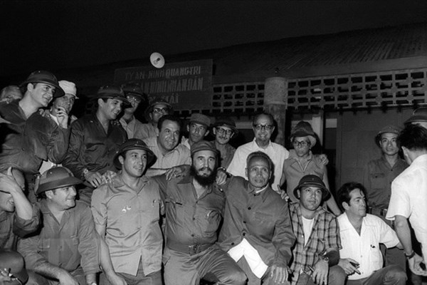 Triển lãm ảnh 50 năm chuyến thăm đầu tiên của Tổng Tư lệnh Fidel Castro tới Việt Nam - Anh 2