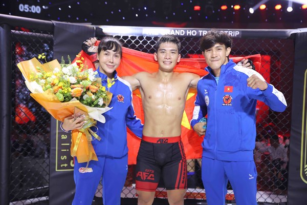 Mãn nhãn với loạt trận knock-out chớp nhoáng tại sự kiện võ thuật MMA AFC 28 - Anh 2