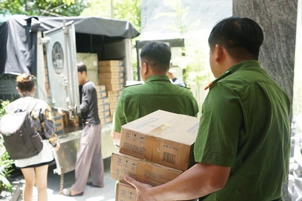 Đà Nẵng: Thu giữ 4.000 hộp bánh Trung thu và thạch trái cây không rõ nguồn gốc - Anh 1