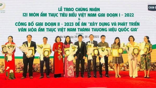 Xây dựng bản đồ trực tuyến ẩm thực Việt Nam - Anh 1