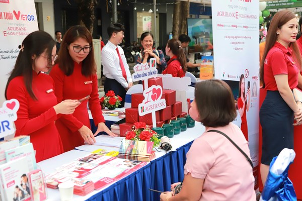 Ha Noi: Trien khai thanh toan khong dung tien mat tai quan Hoan Kiem - Anh 3